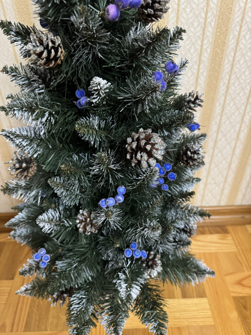 Ялинка в горщику 0.9 м з шишками Кармен Білий Круглий (MVK-5006)